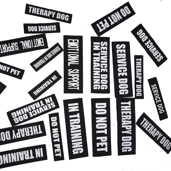 Ensemble d’étiquettes personnalisées pour harnais avec différents textes comme "THERAPY DOG", "DO NOT PET" et "EMOTIONAL SUPPORT"