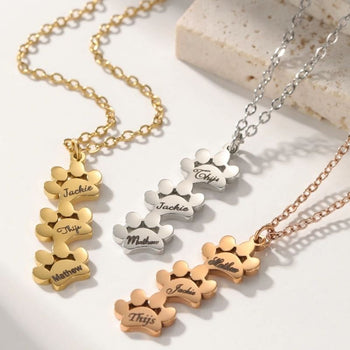 Variations dorée, argentée et rose gold du Collier Patte de Chien Personnalisé posées à plat