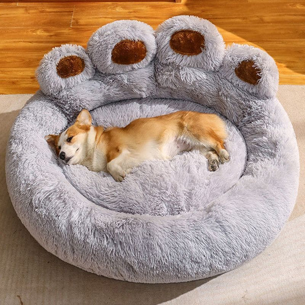 Coussin pour chien en forme de patte gris clair avec un corgi endormi en pleine sieste