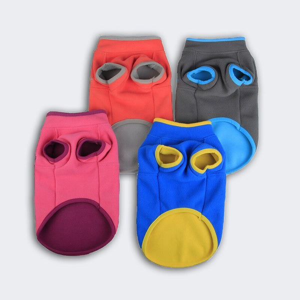 Vue par le dessous de quatre Sweats Polaires pour Chien de différentes couleurs