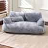 Canapé pour Chat en gris clair sur moquette beige dans une pièce baignée de lumière – Toutou Love