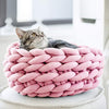 Panier original pour chat en rose pastel avec chat confortablement installé - Toutou Love