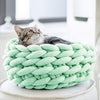 Panier original pour chat en maille tressée verte avec chat détendu - Toutou Love