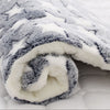 Couverture Apaisante Pour Chat en peluche gris étoilé, douce et confortable pour le repos félin - Toutou Love