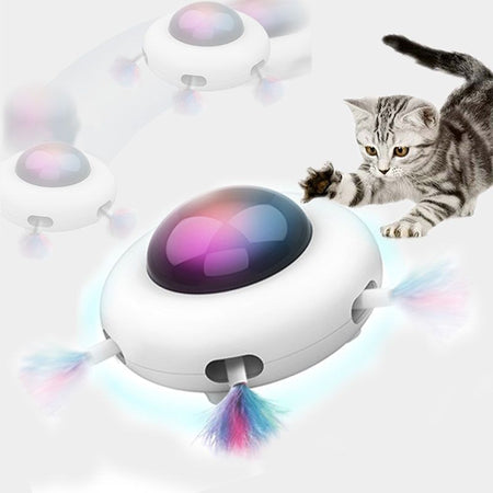 Chat jouant avec un jouet automatique pour chat en forme de soucoupe lumineuse - Toutou Love
