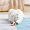 Chat à poils longs jouant avec le TurboMouse orange, jouet souris pour chat résistant - Toutou Love