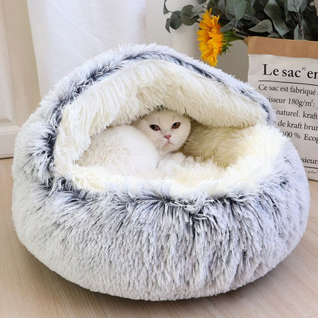 Chat blotti dans un panier fermé pour chat en peluche grise moelleuse - Toutou Love