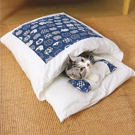 Sac De Couchage Pour Chat blanc et bleu avec motif têtes de chat - Toutou Love